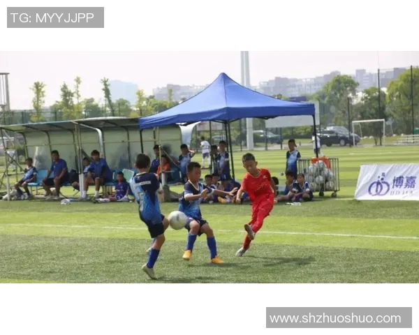 精彩足球比赛直播全程跟踪分析助你掌握赛场动态与精彩瞬间